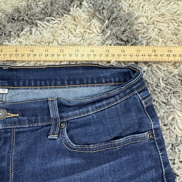 Levi's Womens Mid Rise‎ Stretch Cuffed Mid Length Shorts Size 32 | Cotton Blend - Picture 2 of 9